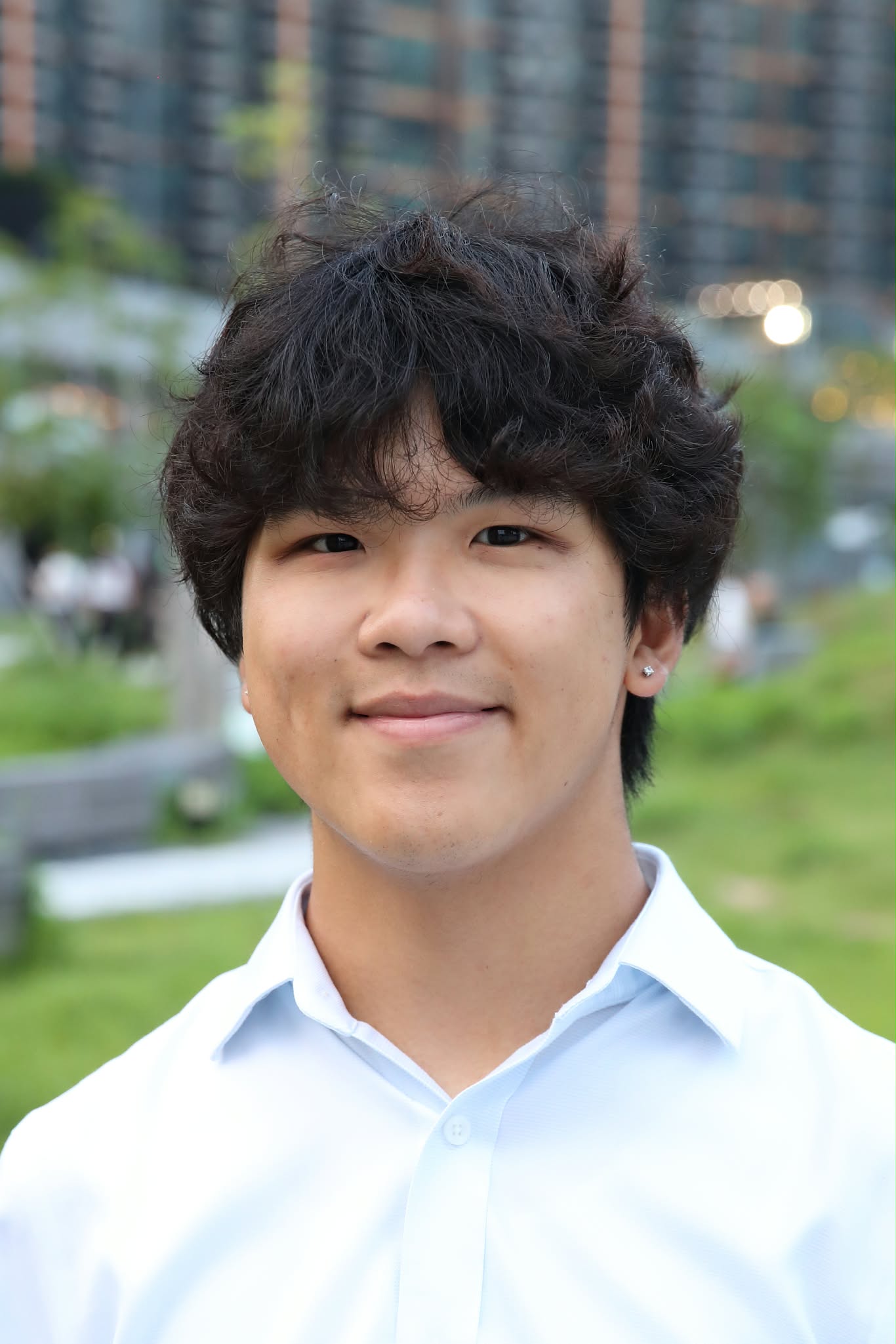 Hinson Yuen outdoors wearing a light blue shirt